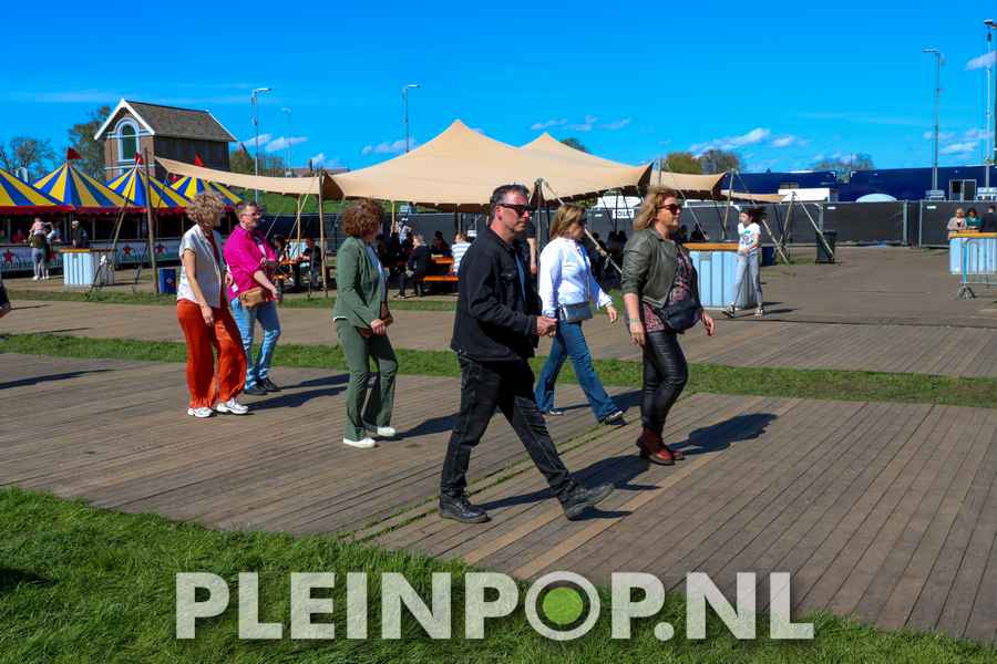 Publiek    Bezoekers (8)